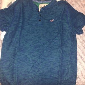 4 Hollister Henley, 1 normal Hollister Shirt-